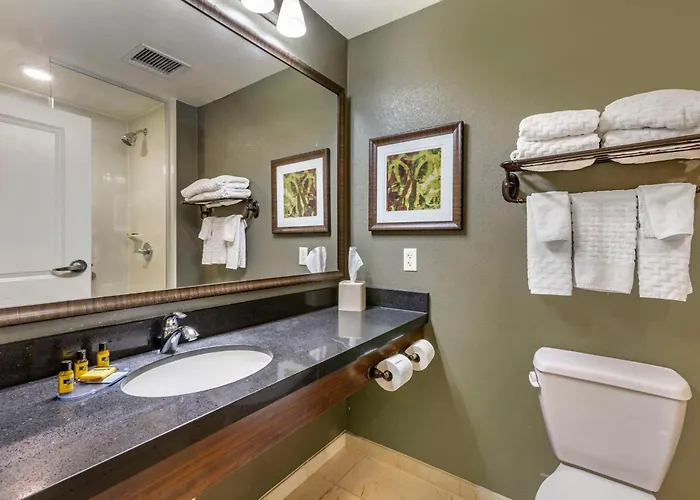 Western & Hotel 3*