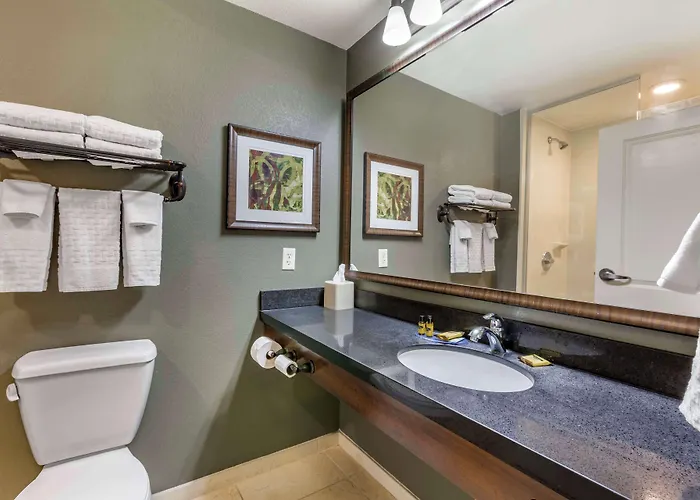 Western & Hotel 3*